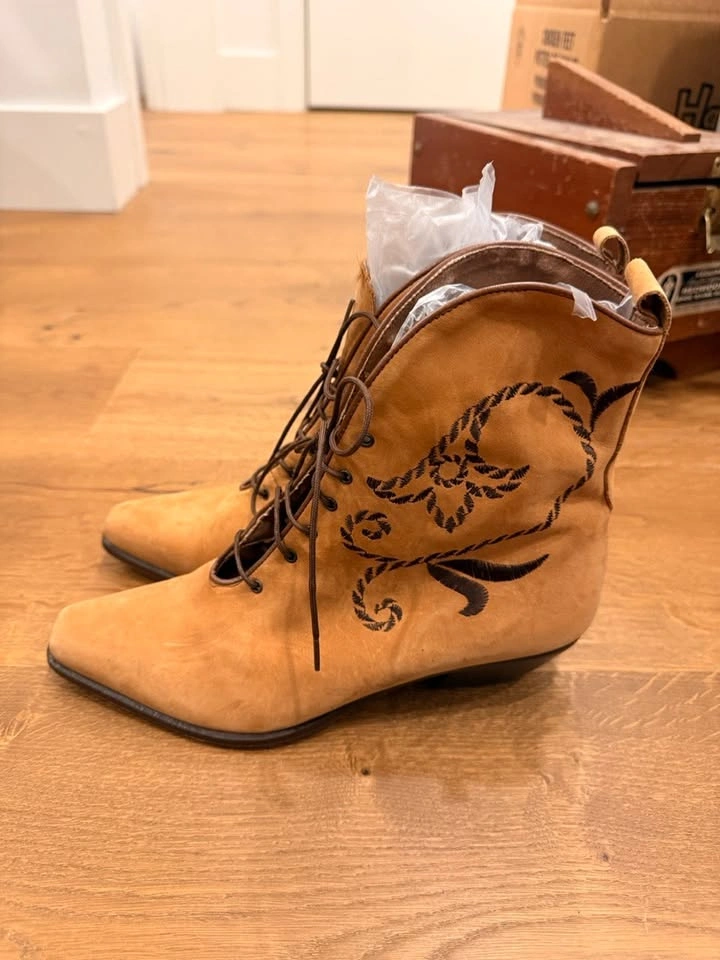 Vintage Tan Suede Embroidered Lace-Up Western Boots – Women's - photo 2