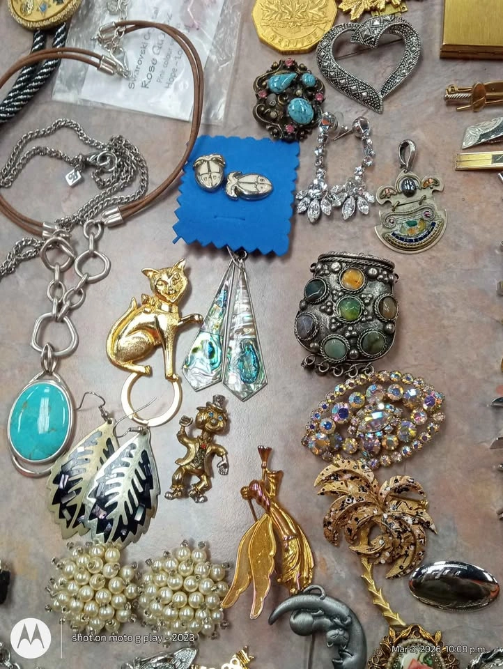 Large Assorted Vintage Jewelry Lot - Mixed Costume & Signed Piec - photo 2
