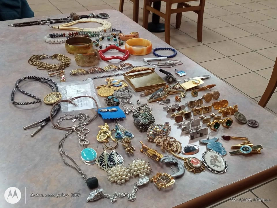 Large Assorted Vintage Jewelry Lot - Mixed Costume & Signed Piec - photo 5