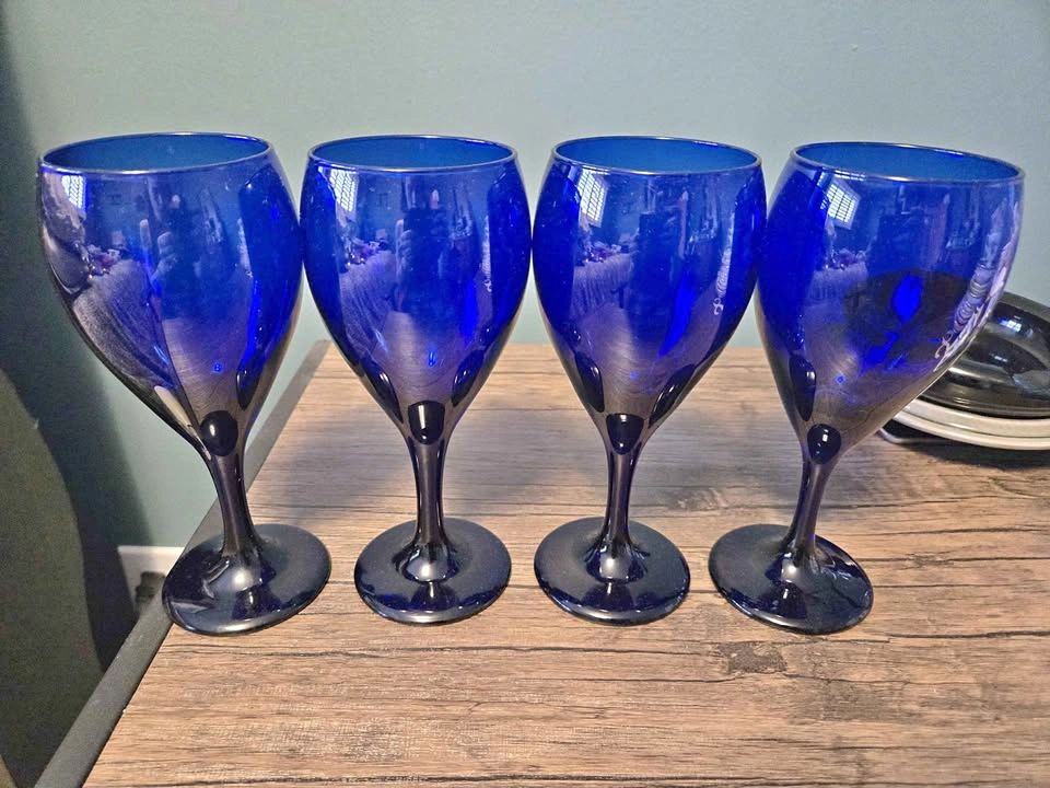 Set of 4 vintage Libbey Cobalt blue wine glasses