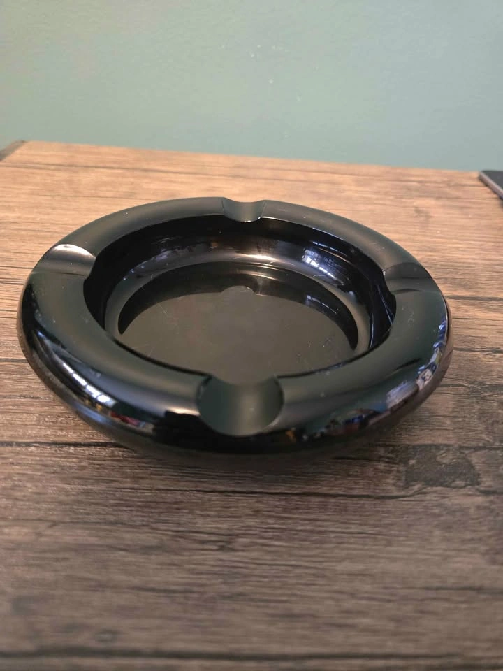 Dark Amber glass ashtray - photo 2