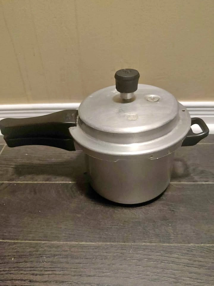 Used 3 Liter Aluminum Pressure Cooker