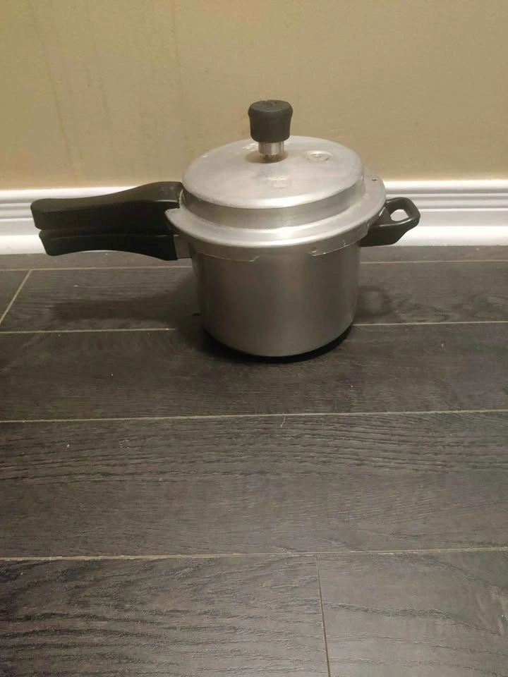 Used 3 Liter Aluminum Pressure Cooker - photo 2