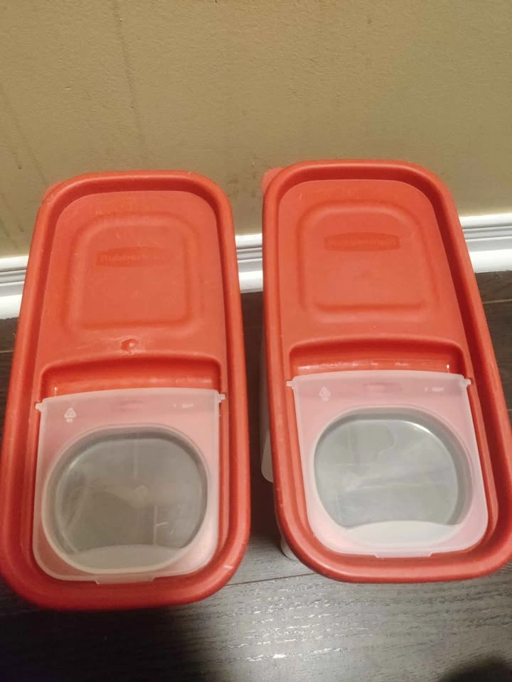 Used good condition Rubbermaid 4l capacity storage containers - photo 5