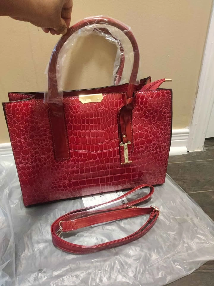 Brand new large capacity wine red crocodile pattern hand bag - photo 4