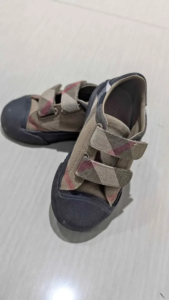 Burberry Sneakers Kids Size 26 thumbnail