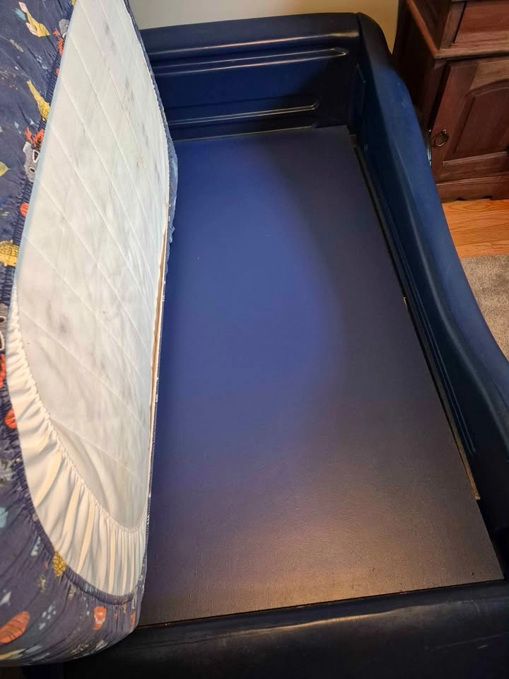 Car Bed, Blanket, Sheets, Crib Mattress and Mattress Protector - photo 3