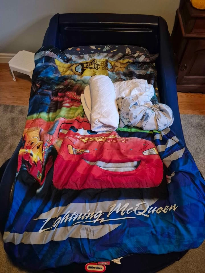 Car Bed, Blanket, Sheets, Crib Mattress and Mattress Protector - photo 5