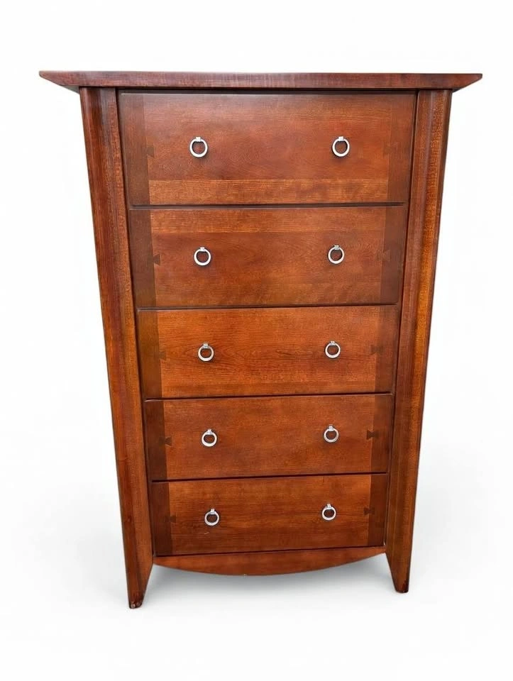 Modern 5-Drawer Solid Wood Dresser