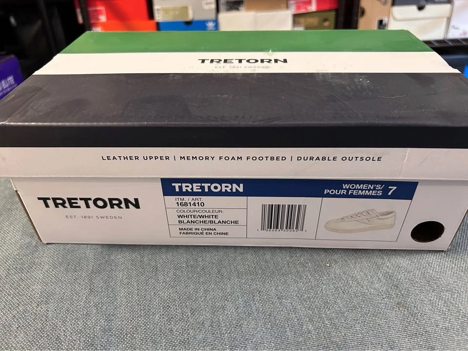 Women’s white leather Tretorns - Size 7 - photo 2