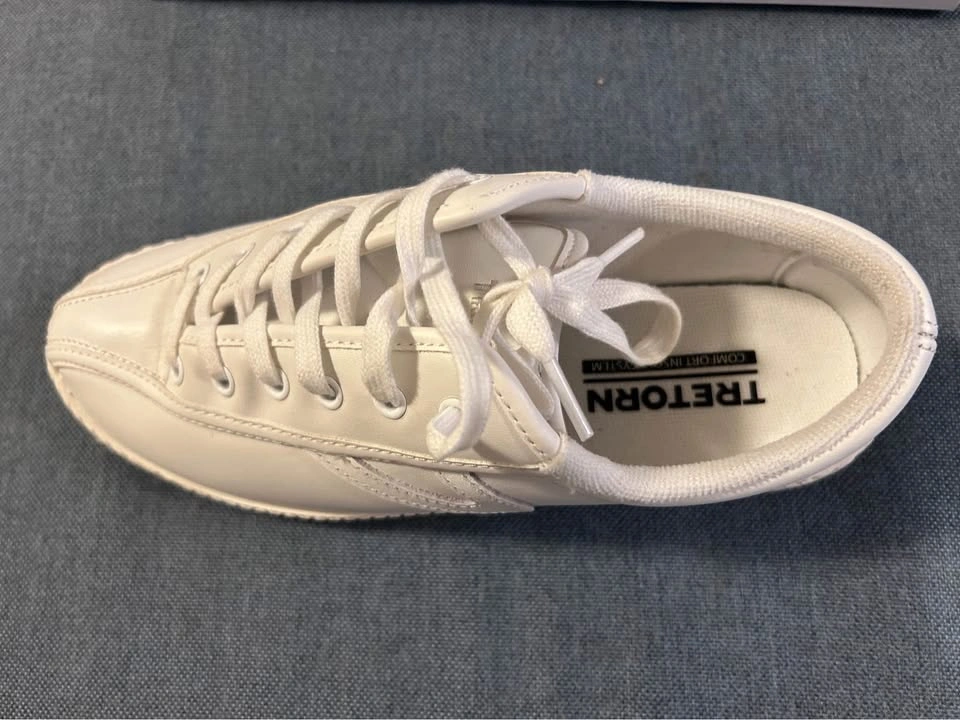 Women’s white leather Tretorns - Size 7 - photo 3