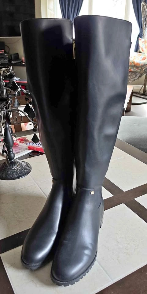Stunning Michael Kors MK Britt Riding Boots - Like New