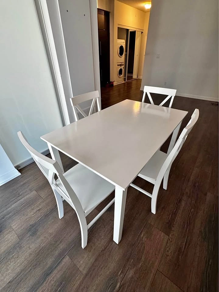 White Dining Set (table and 4 chairs)