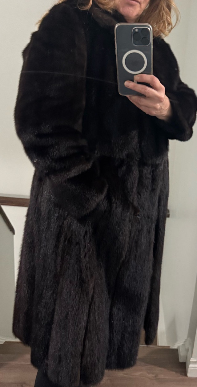 vintage women’s mink coat - photo 3