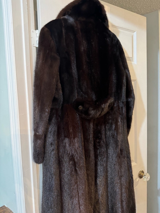 vintage women’s mink coat - photo 4