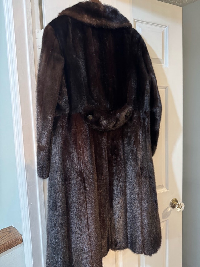 vintage women’s mink coat - photo 5