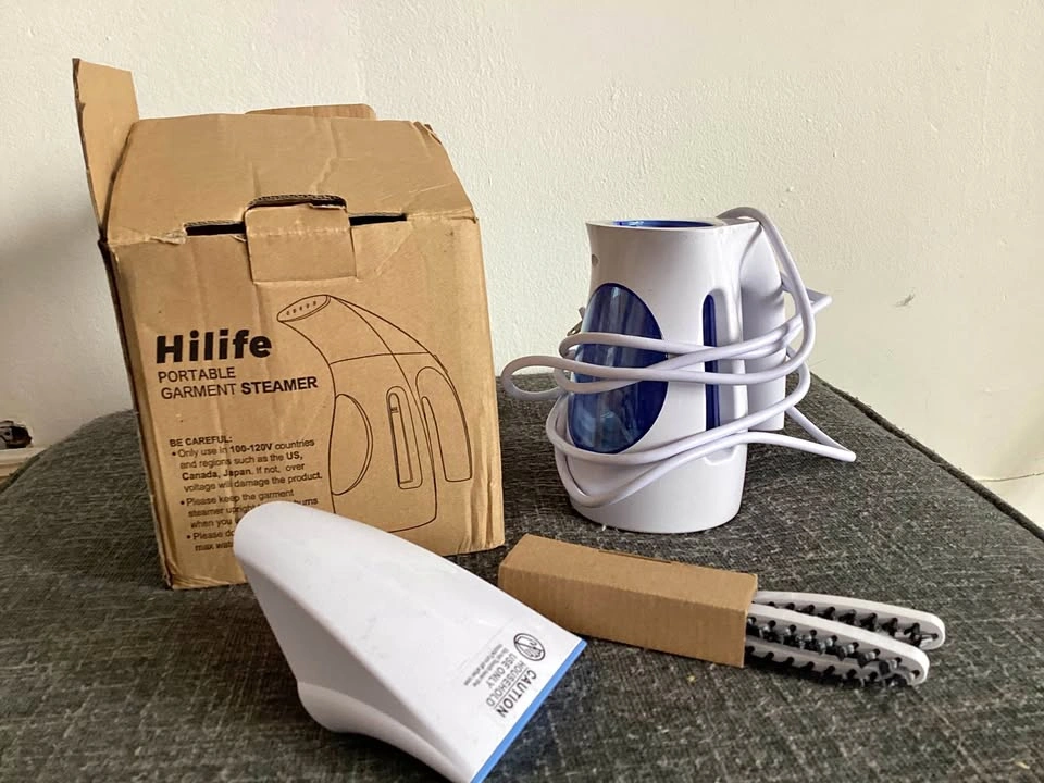Portable garment steamer