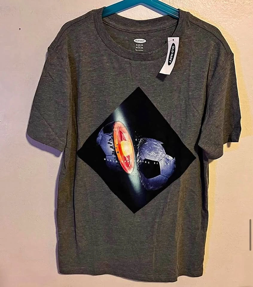 BOYS TSHIRT SIZE:XL PRICE:$25 AGES: 14-16