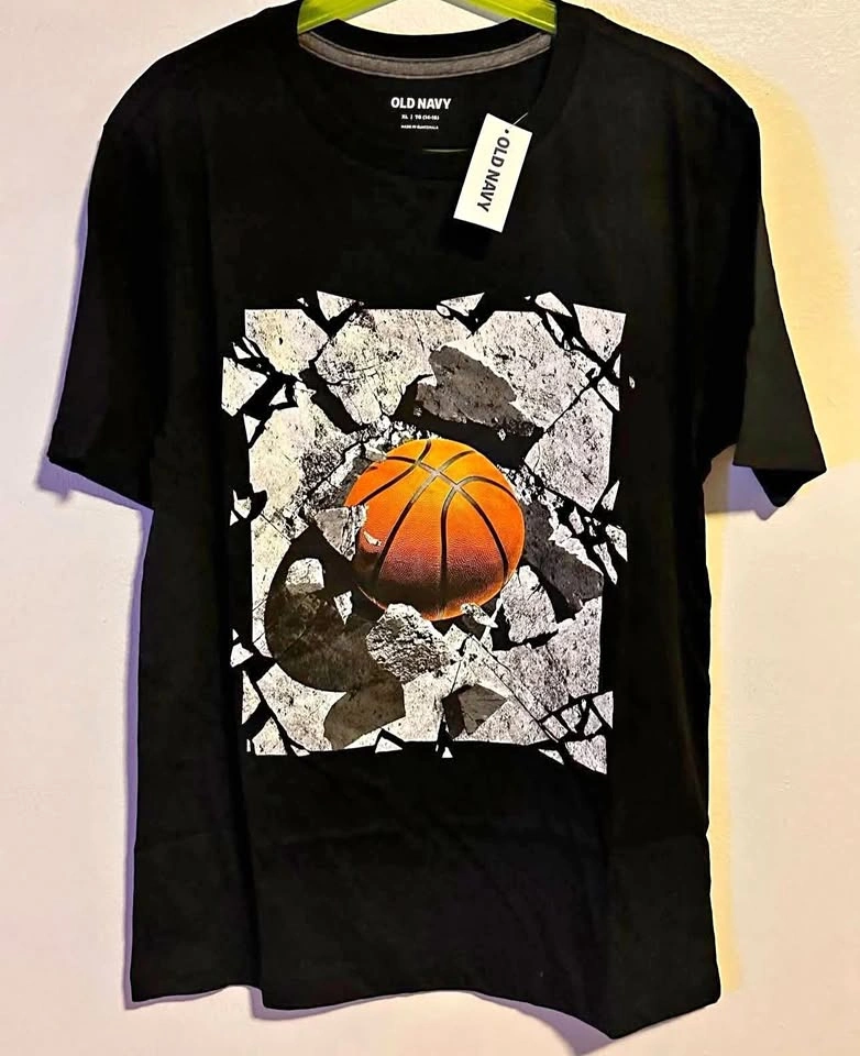 BOYS TSHIRT SIZE:XL PRICE:$25