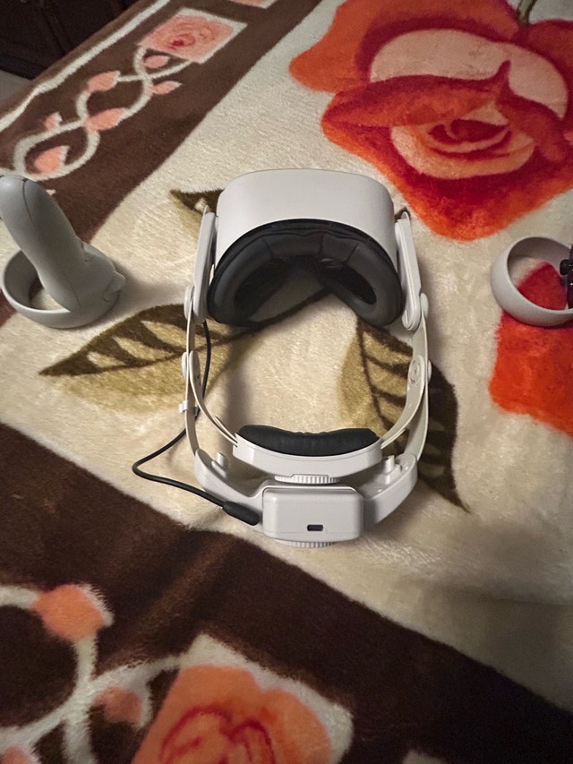 Meta Quest 2 VR - photo 2