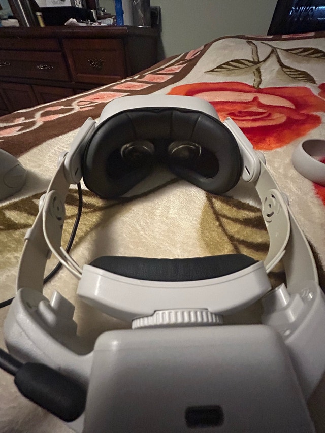 Meta Quest 2 VR - photo 3