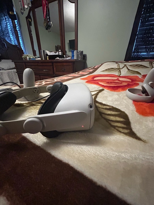 Meta Quest 2 VR - photo 5