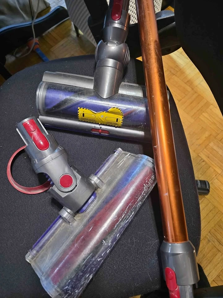 Dyson V10 - works, but bin stop broken