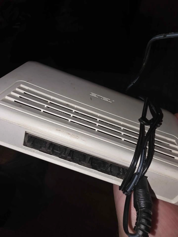ASUS GX-D1051 10/100 5 Port Network Switch - photo 2
