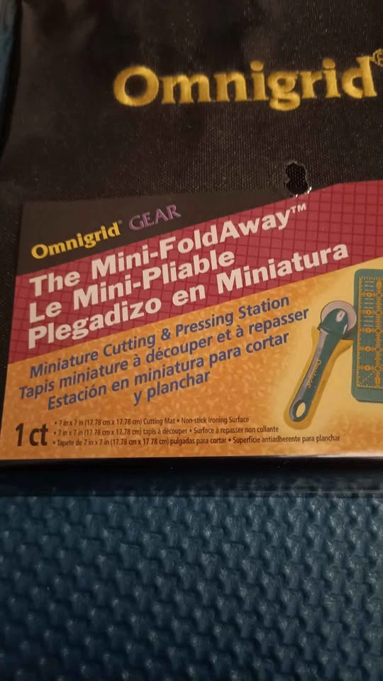 Omnigrid mini cutting mat and pressing station - photo 2