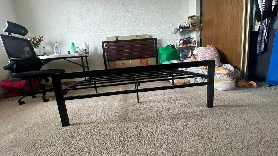 Metal cot with headboard - photo 4