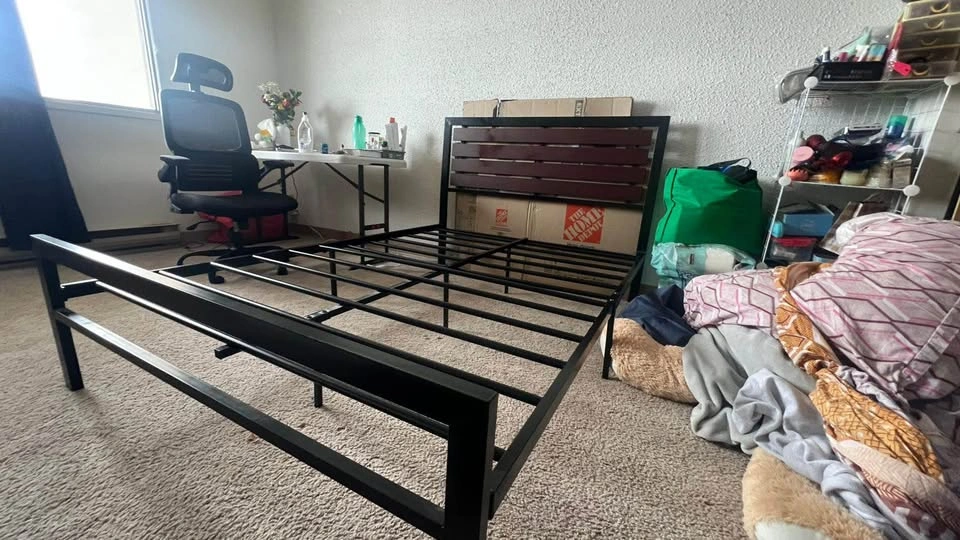 Metal cot with headboard - photo 5