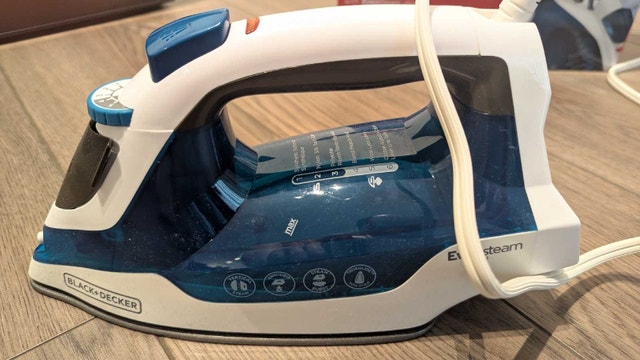 Compact iron + desktop ironing board - photo 2
