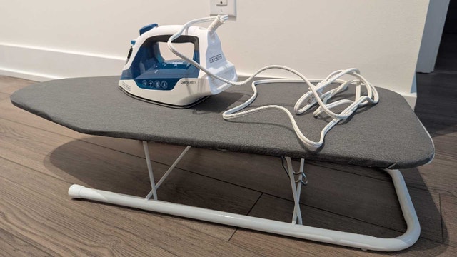 Compact iron + desktop ironing board - photo 4