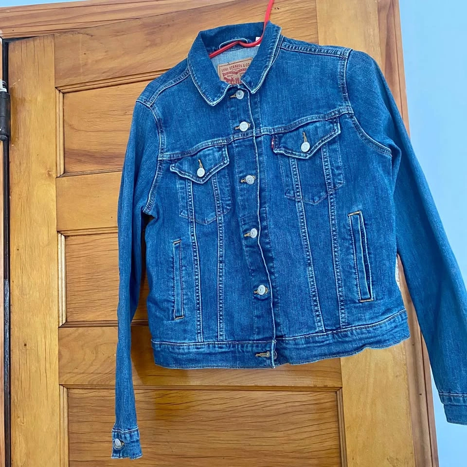 Levi’s Jean Jacket Womens Size L Blue Denim