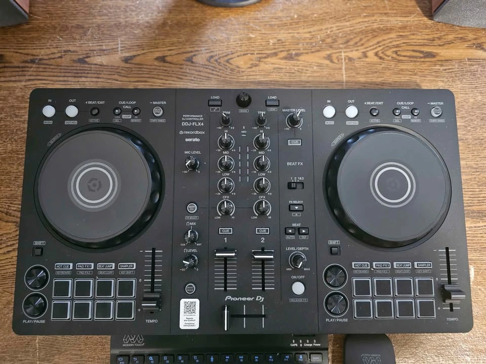 🔥 PIONEER DJ DDJ-FLX4 CONTROLLER & STUDIO SPEAKERS – Like New! 🔥 - photo 2