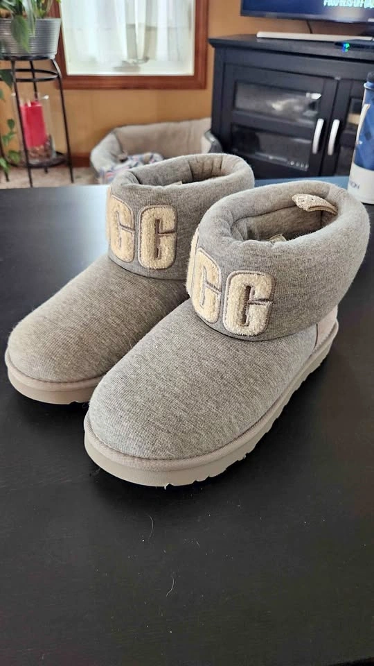 UGG Jersey Boots sz 7