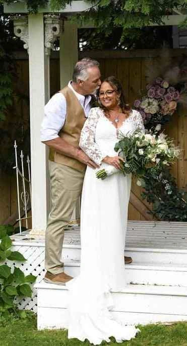 Women's V-Neck Ivory Lace Beach Wedding Dress - photo 3