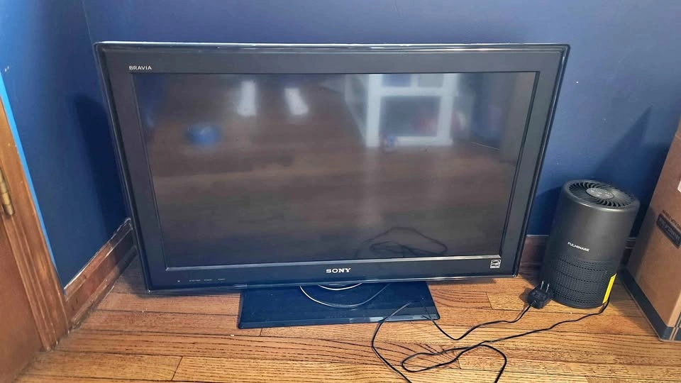 SONY 30" TV w/ Remote