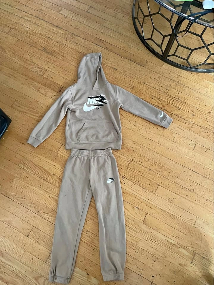 Kids Nike Tracksuit - Unisex