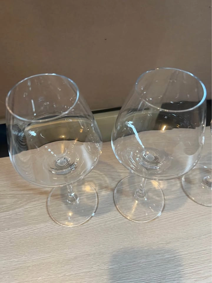 Set of 4 Elegant Stemmed Wine Glasses (2 Styles) - $25 - photo 2