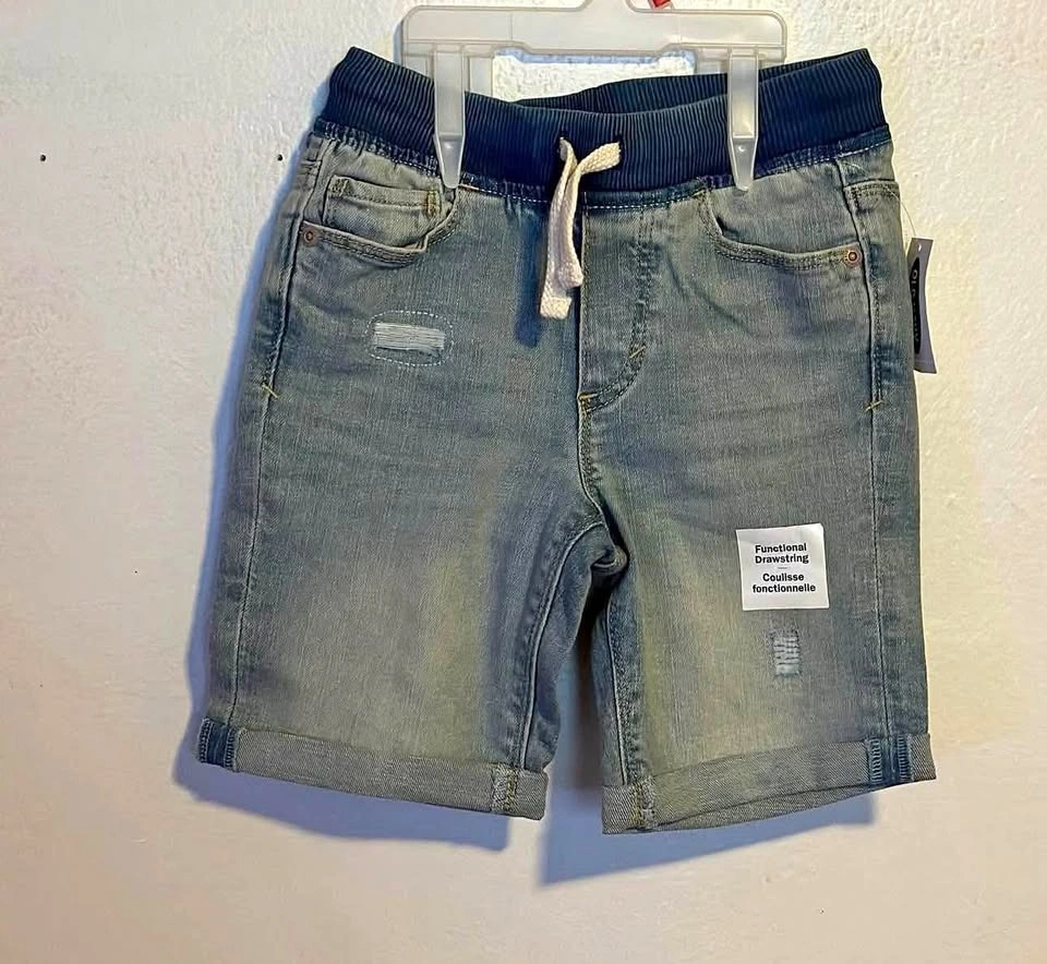 BOYS SHORTS SIZE:4T PRICE:$25