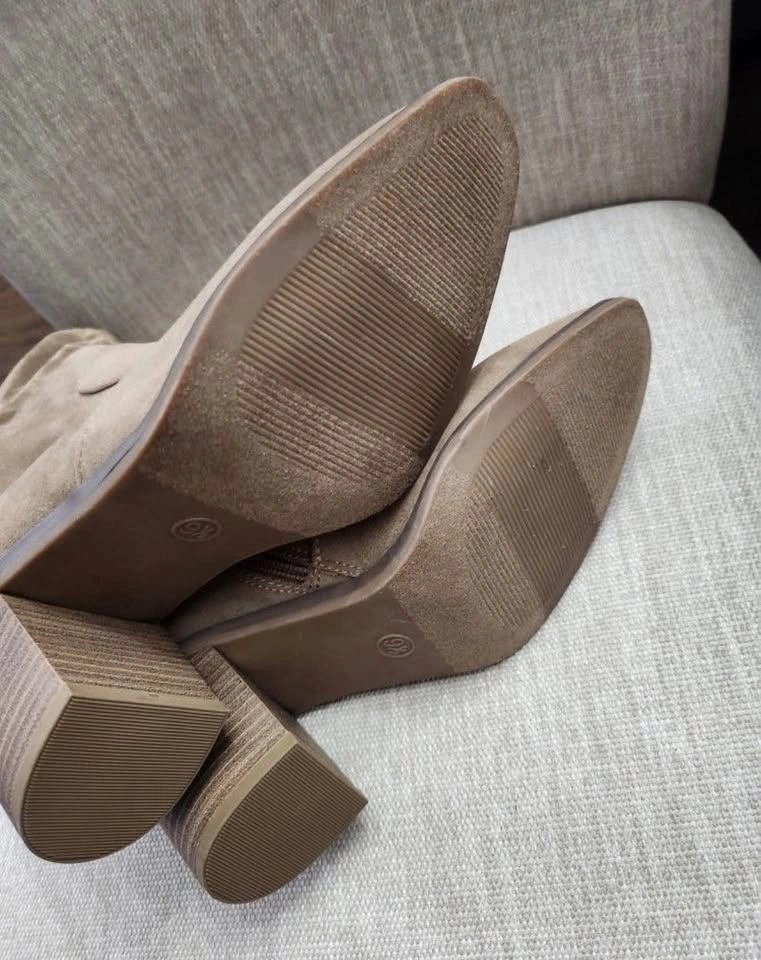 Boots new $20 FIRM size 9.5 - photo 3