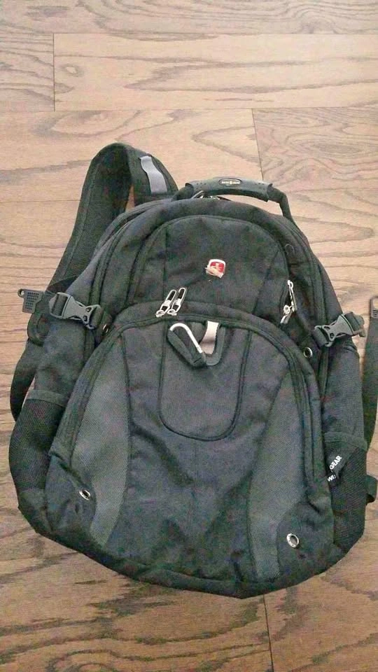Swiss Gear NEW BACKPACK 1 ZIPPER BROKEN