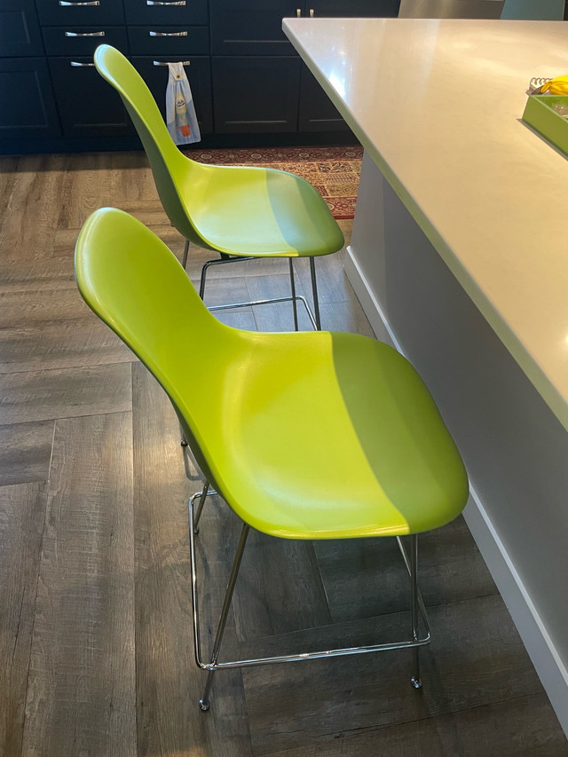 Molded plastic Counter Stools - photo 2