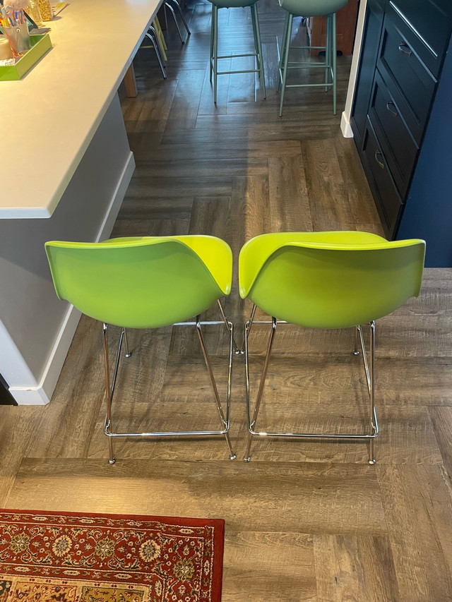Molded plastic Counter Stools - photo 3