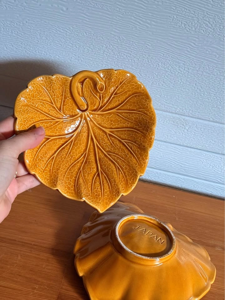 Pair of Vintage Ceramic Leaf Dishes Japan - photo 2