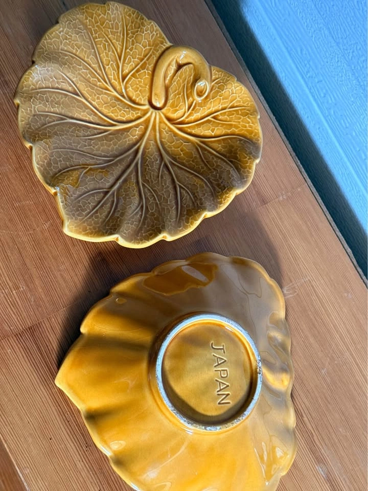 Pair of Vintage Ceramic Leaf Dishes Japan - photo 3