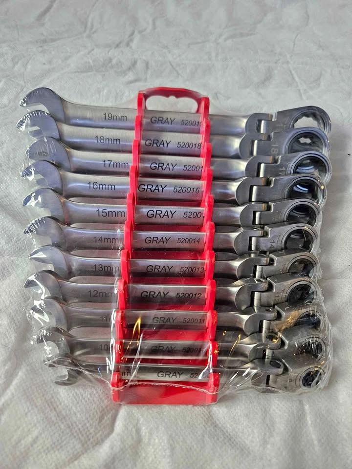 Gray Ratcheting Wrench Set (Metric)