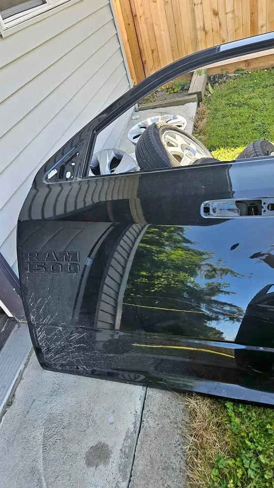 Dodge Ram 1500 Driver Side Door thumbnail