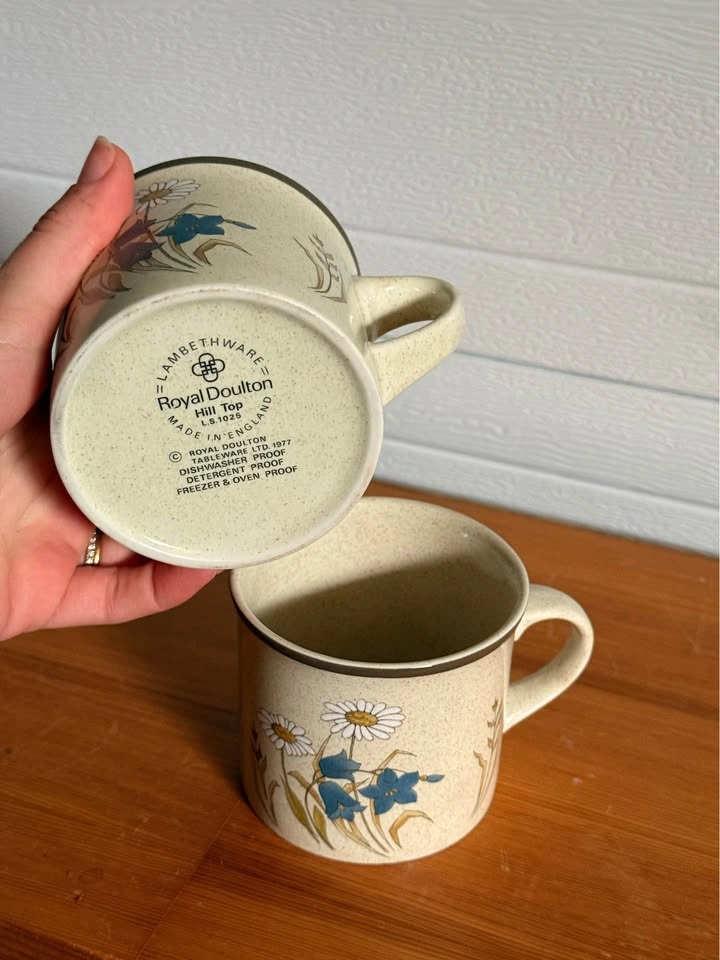 Vintage Royal Doulton Lambethware Hill Top Mugs - Set of 2 - photo 3